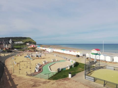 Beach nearby, sun loungers, beach towels