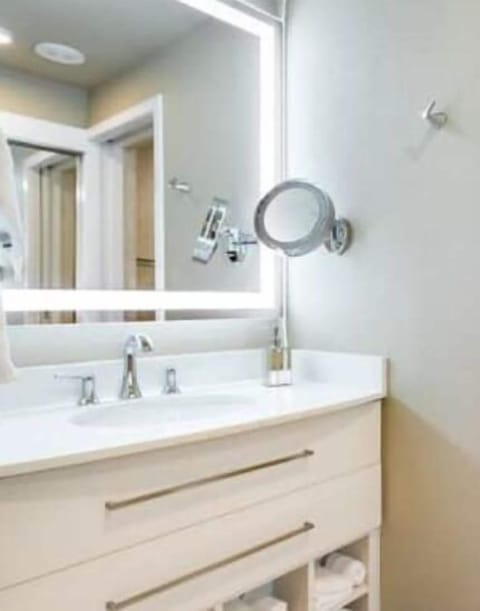 Jetted tub, eco-friendly toiletries, hair dryer, towels