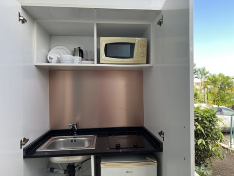 Fridge, microwave, stovetop, coffee/tea maker