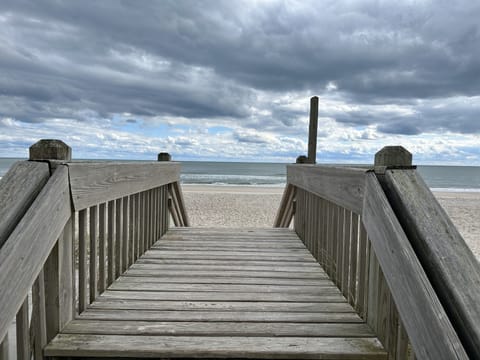 Beach nearby, sun loungers, beach towels