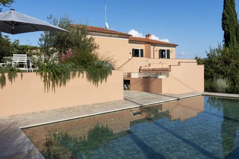 Activities, Amenities, Balcony / Terrace / Patio, Building Exterior, Garden, Main Entrance, Pool, Spring, Summer, Wellness