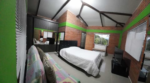 6 bedrooms, iron/ironing board, WiFi, bed sheets