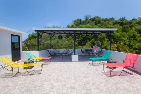 Common area , ideal for sunbath and spending the afternoon!