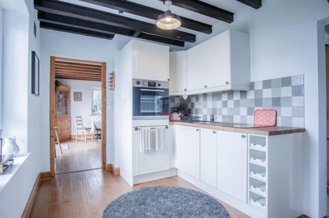 Windy Walls - 3 Bedroom Holiday Home - Rhossili (3714)