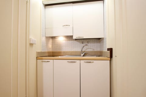 Fridge, stovetop, dishwasher, coffee/tea maker