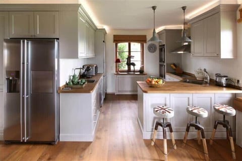 Enjoy a Bright Full Kitchen