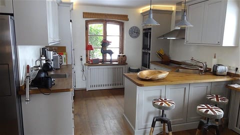 Two Dishwashers work for a Crowd