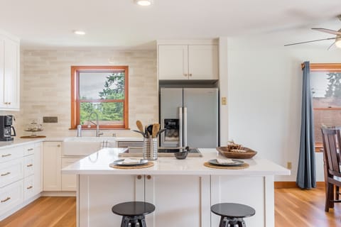 Plenty of space to prepare your meals. 