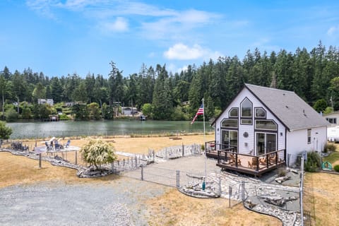 Welcome to Sisters by the Sound!