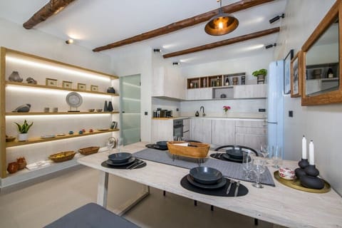 Kitchen Chic: Where Design Meets Delicious in a Modern Setting