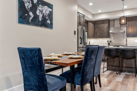 Dining table seats 6, and 4 bar stools at the kitchen bar