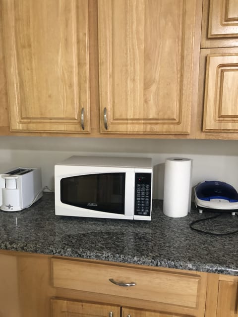 Fridge, microwave, oven, coffee/tea maker