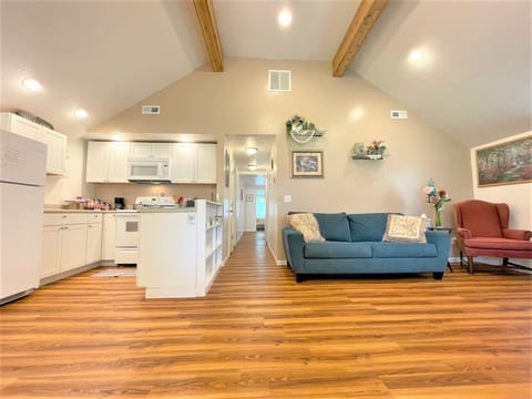 Wonderful Vaulted Ceiling Living, Dining, Kitchen Space