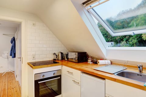 Fridge, stovetop, dishwasher, coffee/tea maker