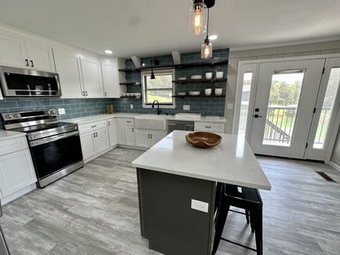 BEAUTIFUL kitchen with spectacular views!!