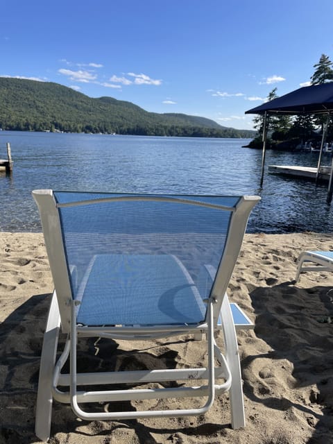 Beach nearby, sun loungers, beach towels