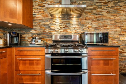 5 burner double oven makes cooking easy and fun!