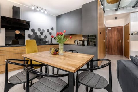 A spacious kitchen, perfect for shared meals. A prime location by the Baltic Sea, close to the beach and forests.