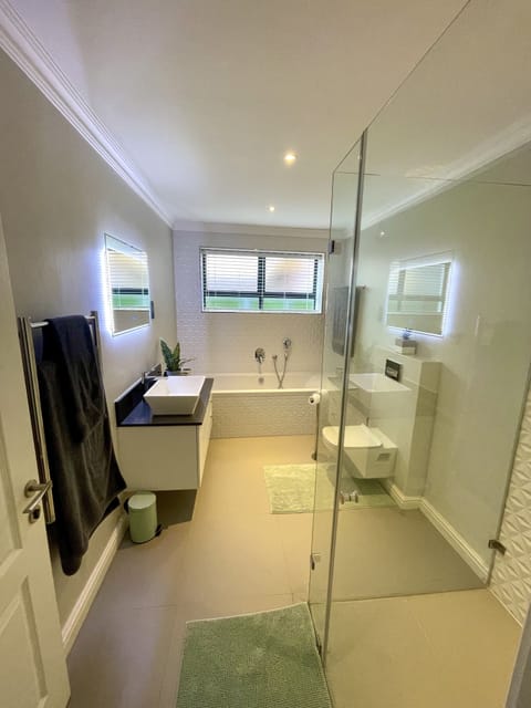 Family bathroom - downstairs