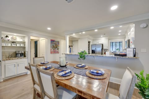 Dining Area | Dishware & Flatware | Free WiFi | Central A/C & Heat