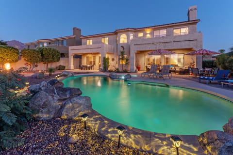 Welcome to ARIZONA DAYDREAM with resort amenities that include a pool, spa, fire pit and covered patio.