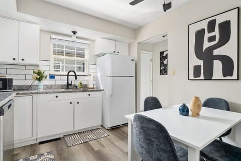 Fully Stocked Eat-In Kitchen