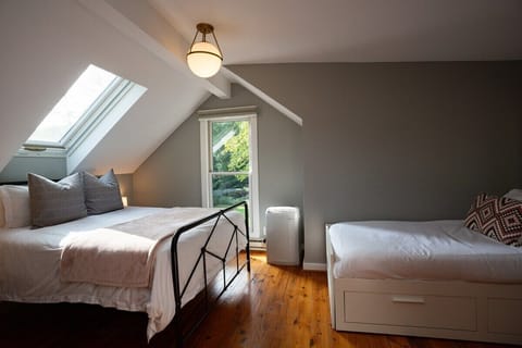 7 bedrooms, desk, iron/ironing board, free WiFi