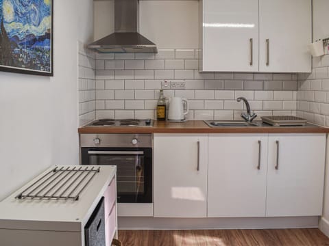 Kitchen | Seren Cottage By The Sea, Malltraeth, near Bodorgan