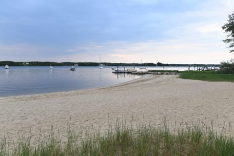 Beach nearby, sun loungers, beach towels