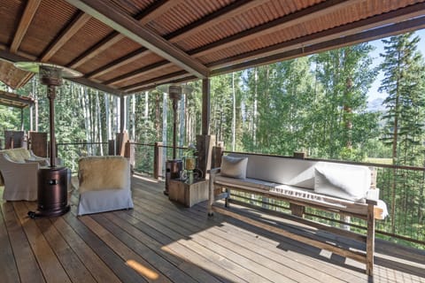 2.4-robbers-roost-mountain-village-deck3