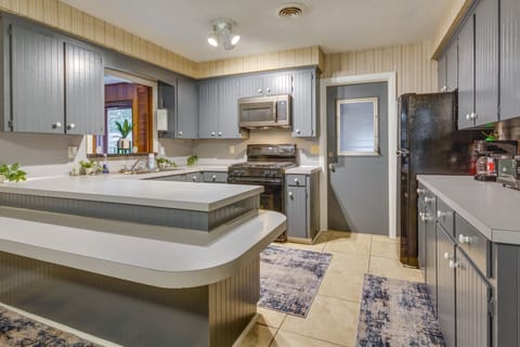 Kitchen | Dishwasher | Coffee Maker | Toaster Oven