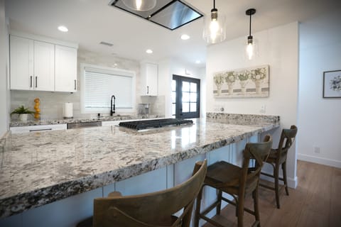 Counter Top seating for 3