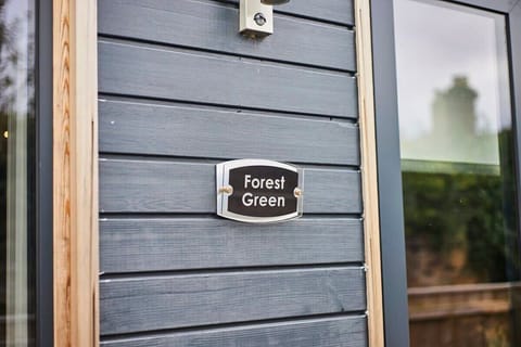 Forest Green Lodge, Alnwick - Host & Stay