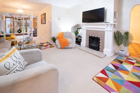 Living Room / Lounge