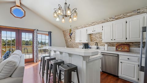 Stocked kitchen for all your cooking and baking needs!