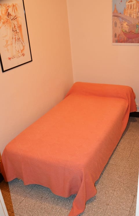 2 bedrooms, iron/ironing board, free WiFi