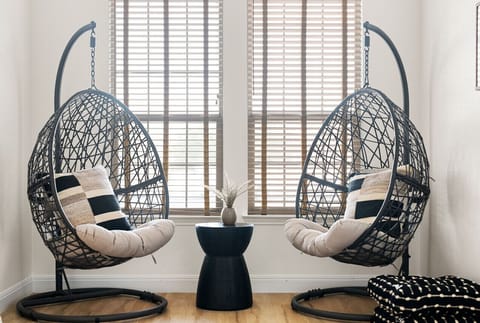 Chill out in our stylish seating area with a hanging chair – the perfect nook for relaxation and daydreaming.Chill out in our stylish seating area with a hanging chair – the perfect nook for relaxation and daydreaming.