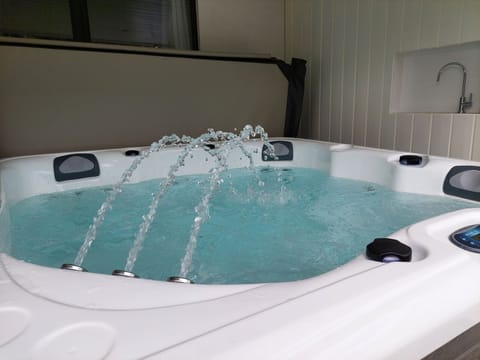 Indoor spa tub