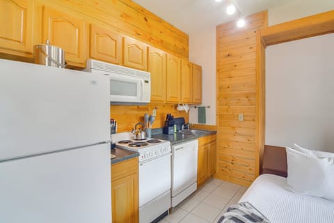 Kitchen | Coffee Maker | Cooking Basics | Dishware & Flatware Provided