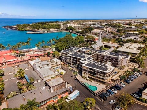 Located in beautiful downtown Kailua-Kona H