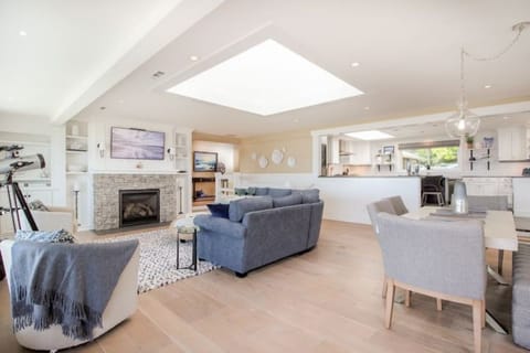 Open concept with plenty of light and ambiance to enjoy your stay.