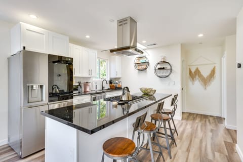 Kitchen | Keurig Coffee Maker | Smart Refrigerator | Knife Set | Dishwasher