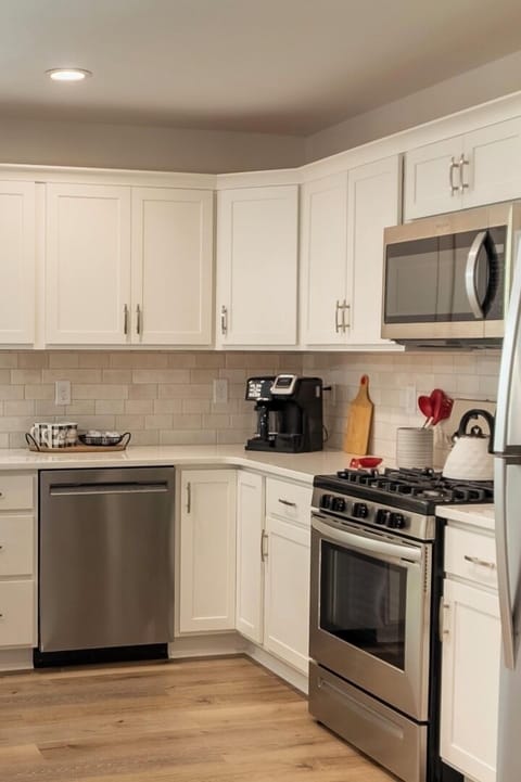 Keurig coffee maker uses pods and can make a full pot.