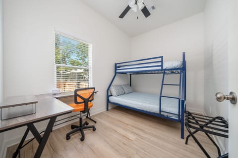 Twin/full bunk bed and work area