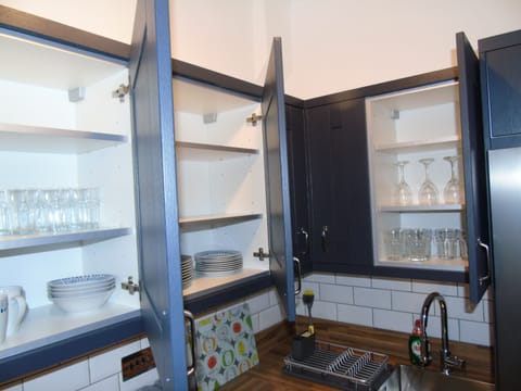 Crockery & Glassware