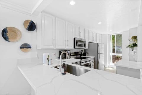 Fully equipped kitchen to cook up some of your favorite vacation foods