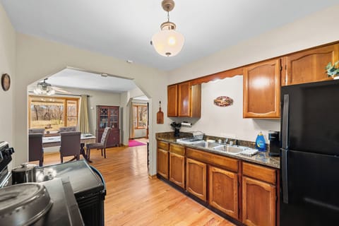 The kitchen features an electric stove, microwave oven, refrigerator, and more.