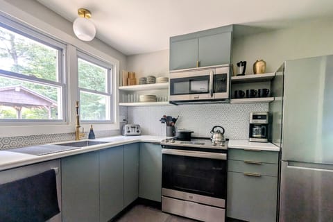 Kitchen features All Clad, Le Creuset, Staub, & Henckels