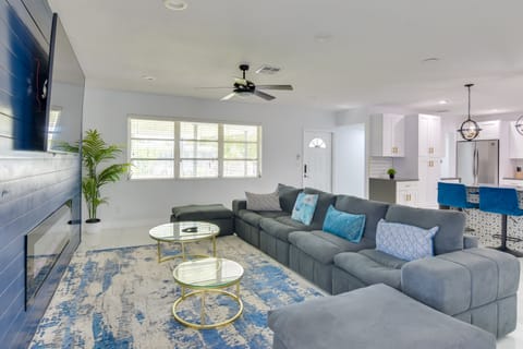 Living Room | Central A/C & Heat | Smart TV | Electric Fireplace