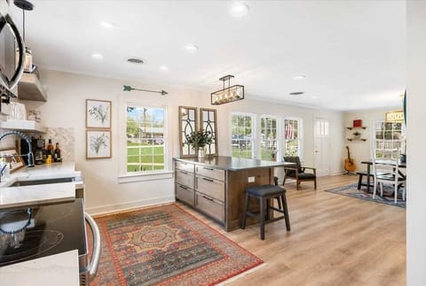 A lot more meal prep space is provided by the kitchen's island, so you won't feel cramped even when the kitchen's busy!